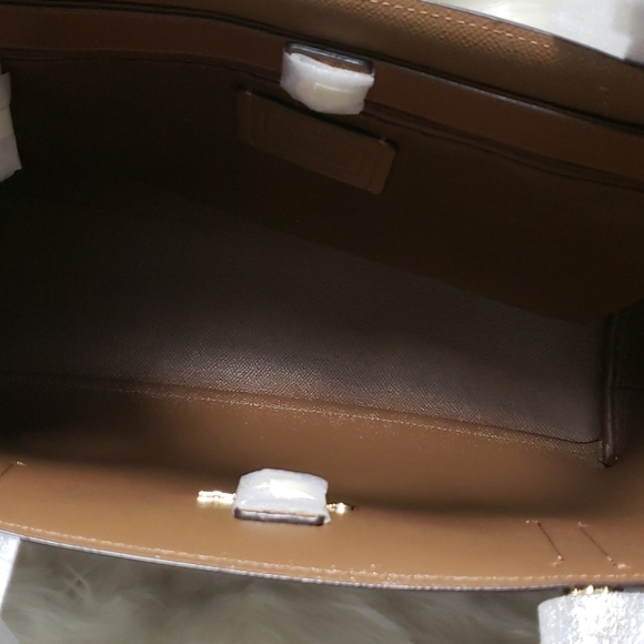 Designer Handbag - Picture 8 of 11